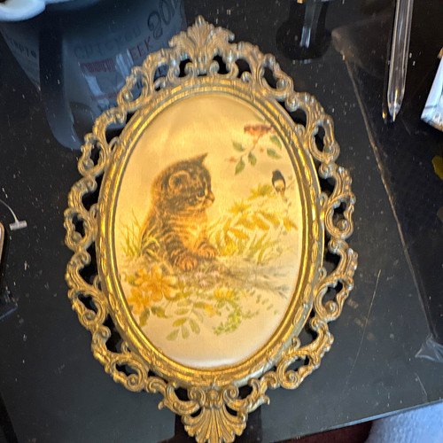 Vintage ornate oval gold tone - ornate, gold-tone